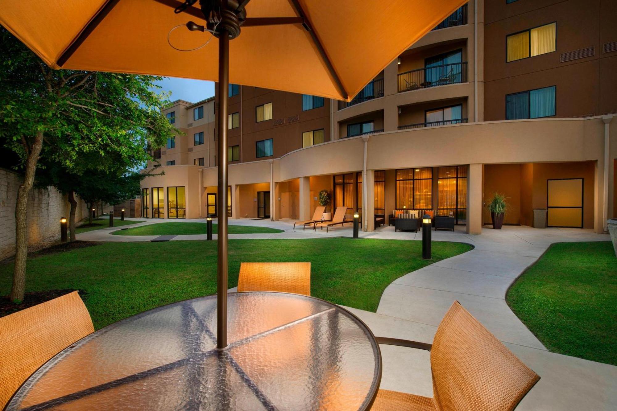 Courtyard By Marriott San Antonio Seaworld/Lackland Buitenkant foto